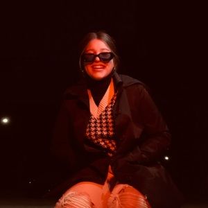 Meet your Posher, Vivian